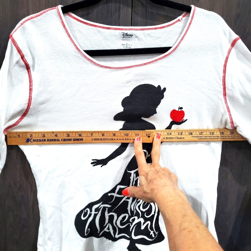 NWOT Disney Snow White ๐ thin Thermal Shirt Long Sleeve "Fairest of them - Picture 4 of 5
